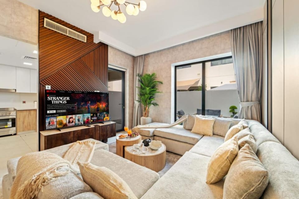 TV and multimedia, Kitchen or kitchenette, Living room, Seating area