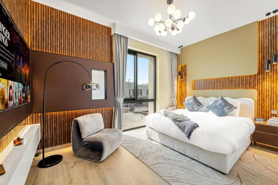 Bed, TV and multimedia, Photo of the whole room, Seating area, Bedroom