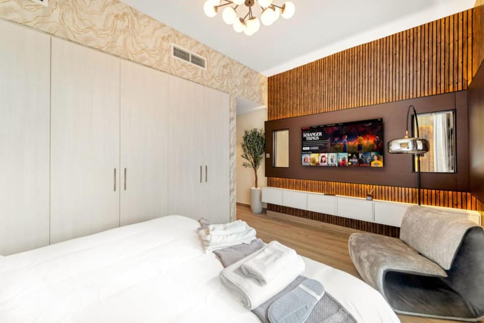 Bed, TV and multimedia, Photo of the whole room, Bedroom, air conditioner