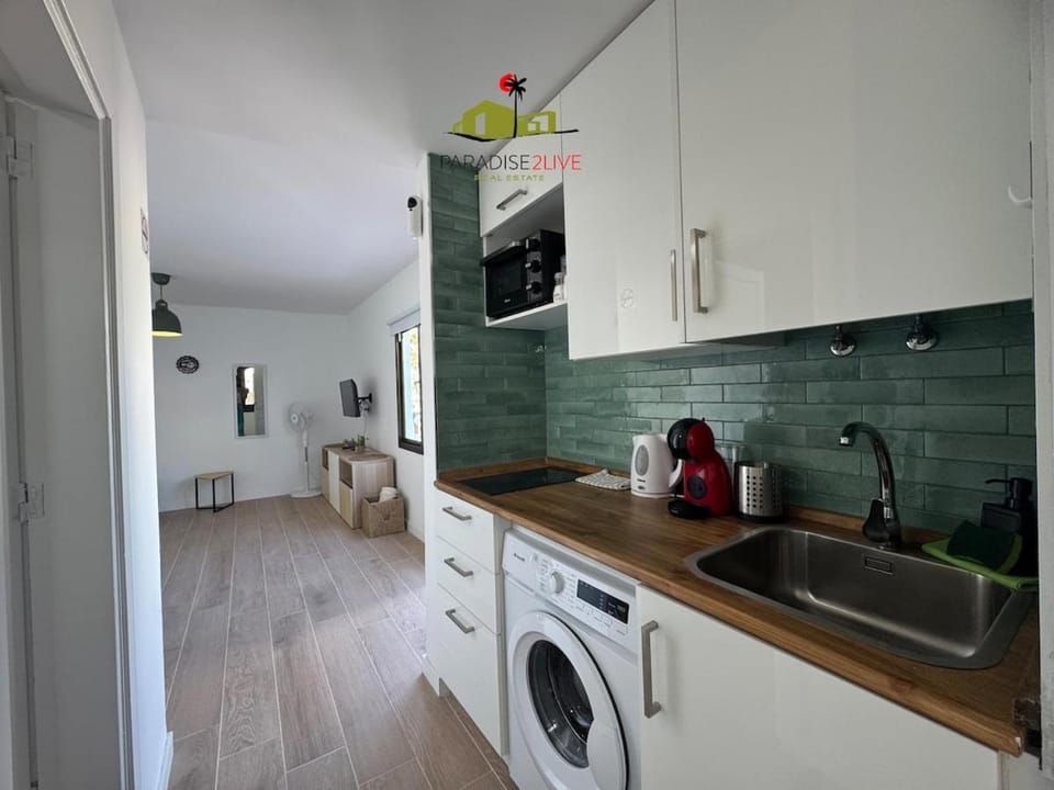 Coffee/tea facilities, stove, washing machine, kitchen
