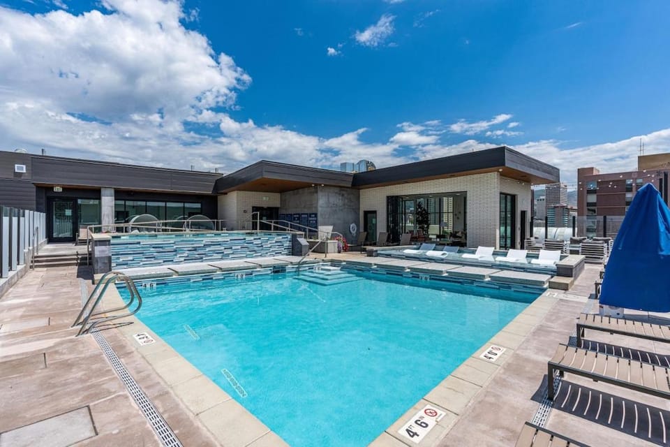 Hot Tub, Swimming pool, sunbed