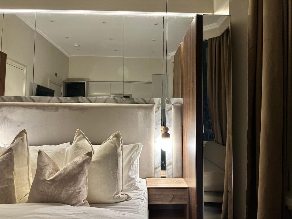 Bedroom, wardrobe