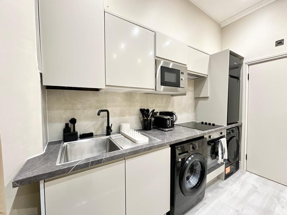 microwave, oven, stove, toaster, washing machine, dryer, kitchen