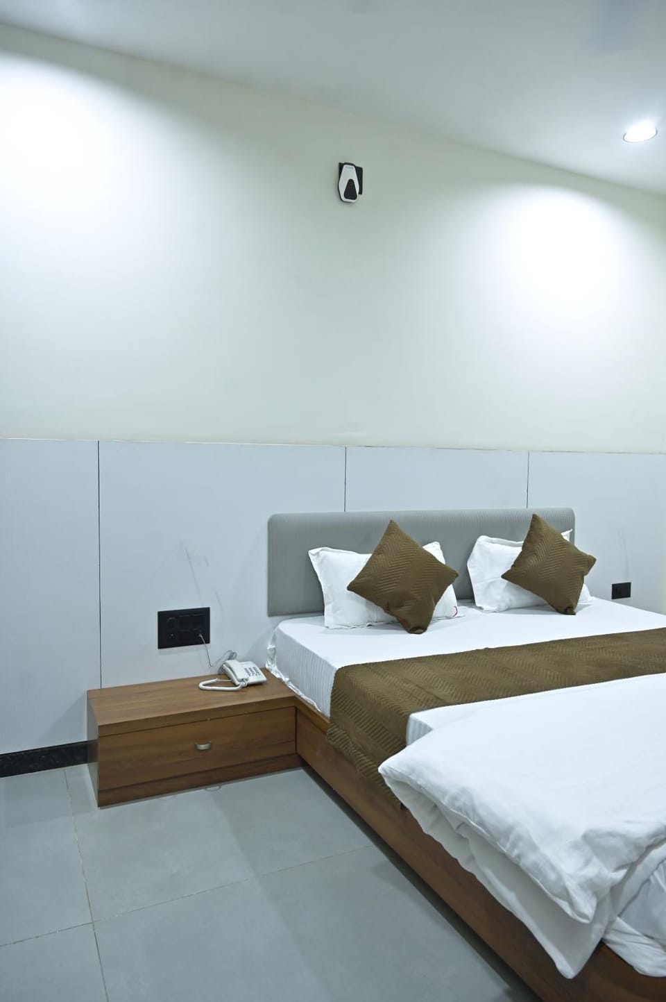 sHREE MAHALAXMI INN LOUNGE AND BOARDING Bed and Breakfast in Maharashtra