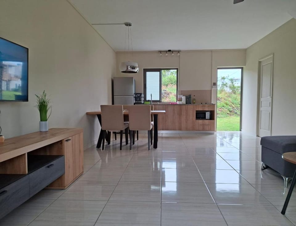 Property building, Kitchen or kitchenette, Living room, Dining area