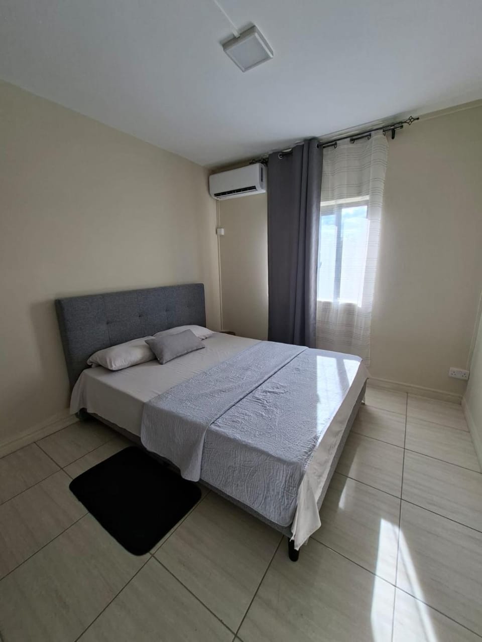 Bedroom, air conditioner