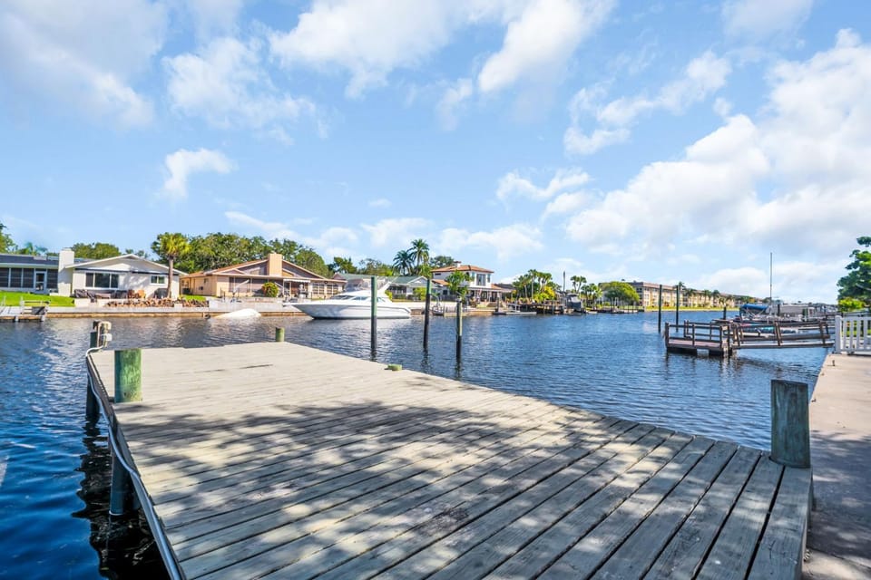 Waterfront Fishing Pier - The Pier Cottage House in Florida