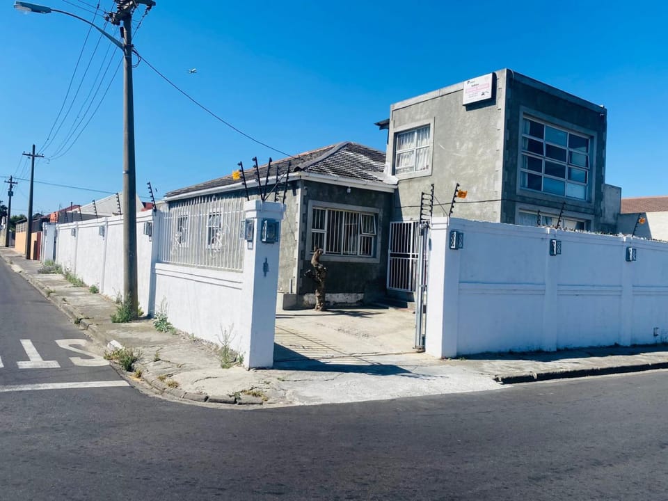 Prince Adina Guesthouse Bed and Breakfast in Cape Town