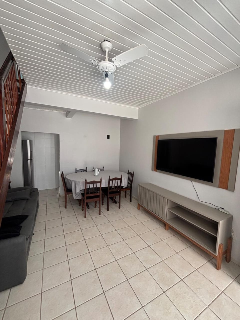 Casa há 40m da praia e no centro de Canasvieiras Apartment in Florianopolis
