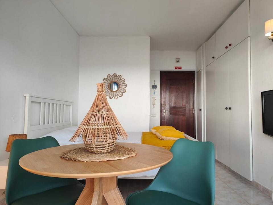 Studio Sea View by QoZzy Apartment in Alvor