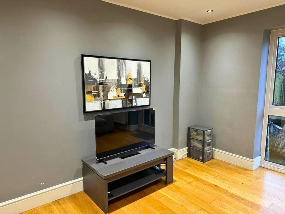 Property building, TV and multimedia, Living room