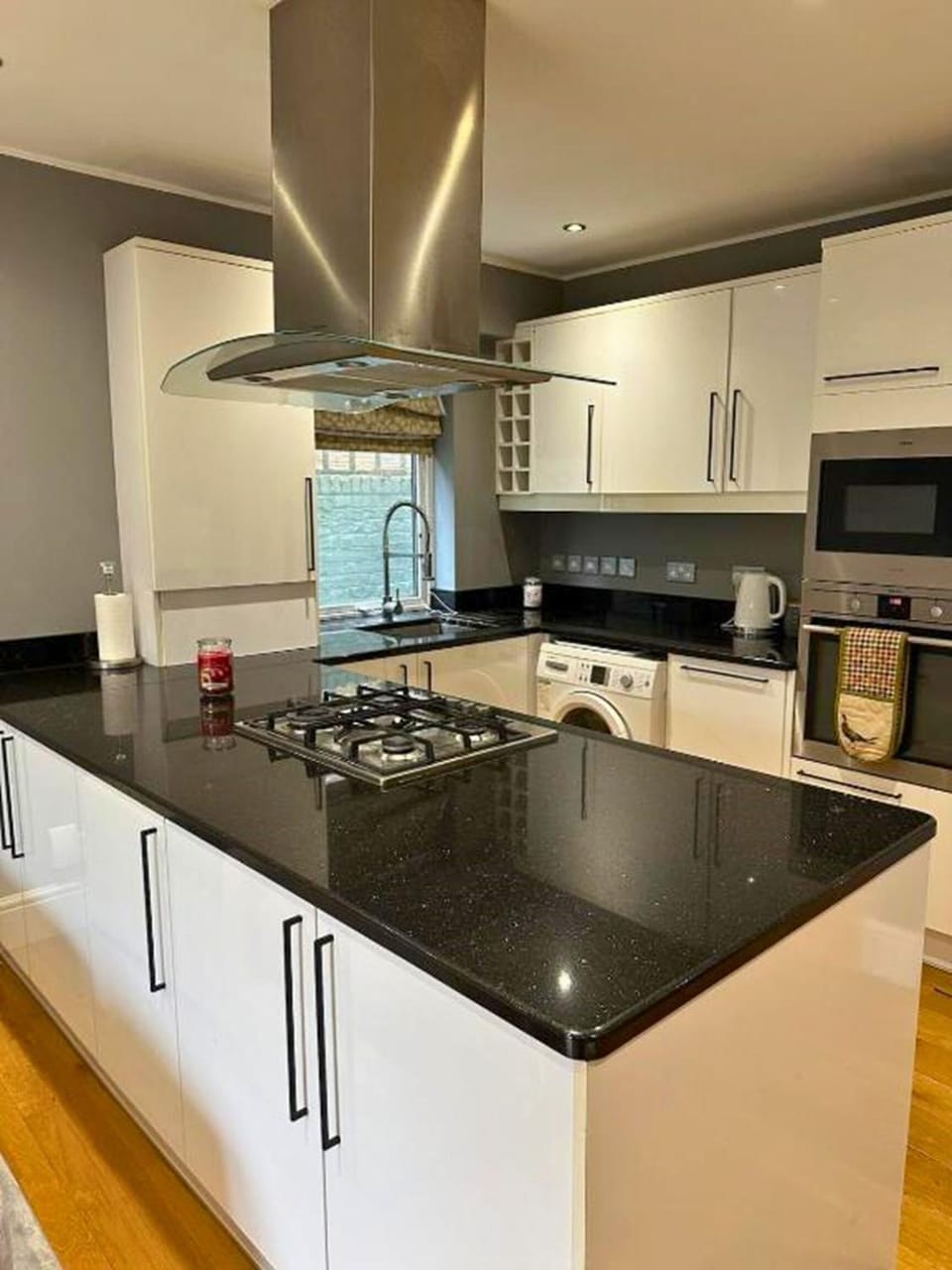 Property building, dishwasher, oven, washing machine, kitchen