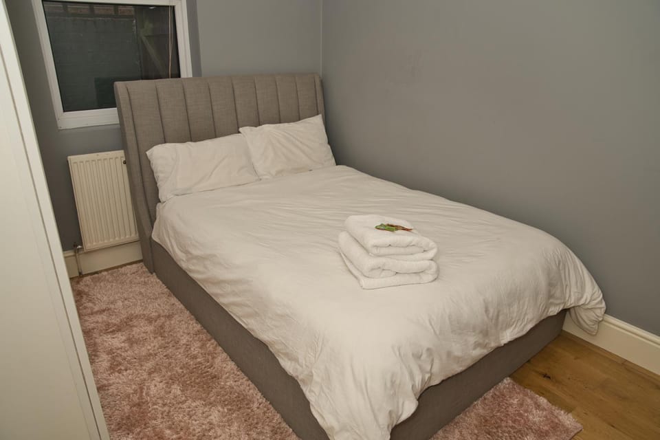 Property building, Bed, Bedroom, wardrobe
