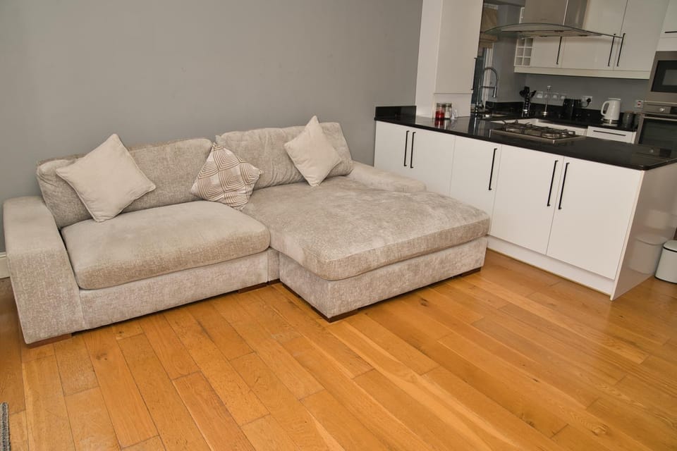 Property building, Communal lounge/ TV room, TV and multimedia, Living room, kitchen