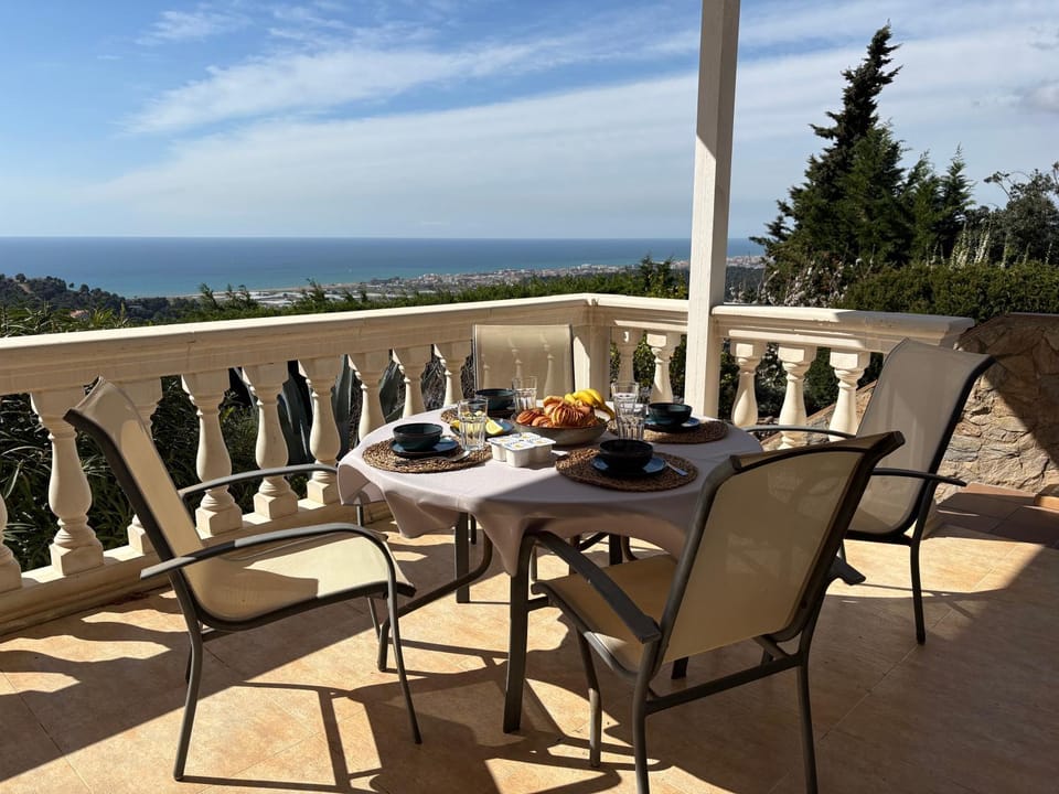 Patio, Natural landscape, View (from property/room), Balcony/Terrace, Seating area, Dining area, Sea view