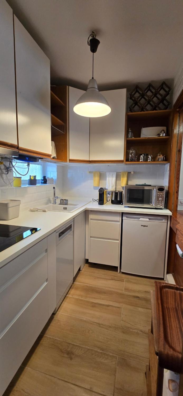 Kitchen or kitchenette, dishwasher