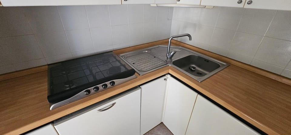 Kitchen or kitchenette, Kitchen or kitchenette, stove