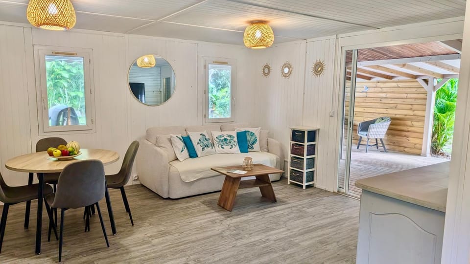 Bed, Living room, Seating area, Dining area