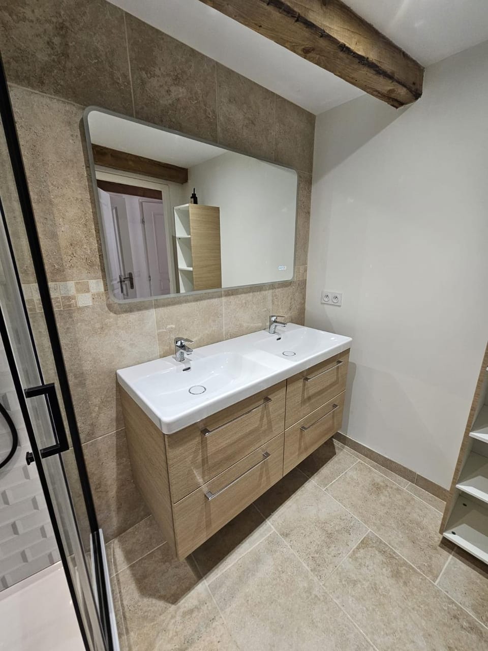 Grand appartement en centre-ville Apartment in Castellane