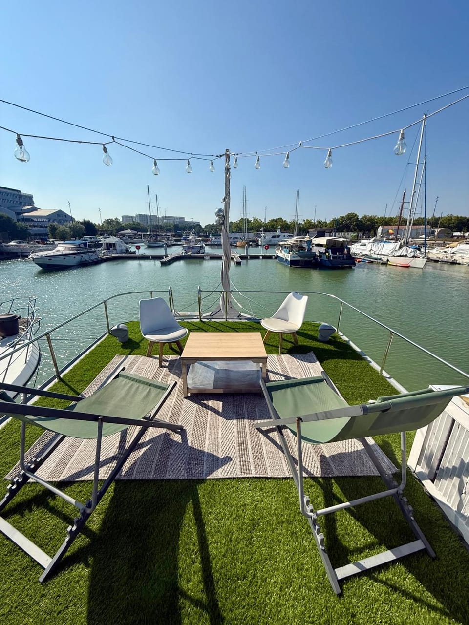 Patio, Natural landscape, Activities, Balcony/Terrace, City view, City view, Lake view, Lake view, River view, Location, sunbed