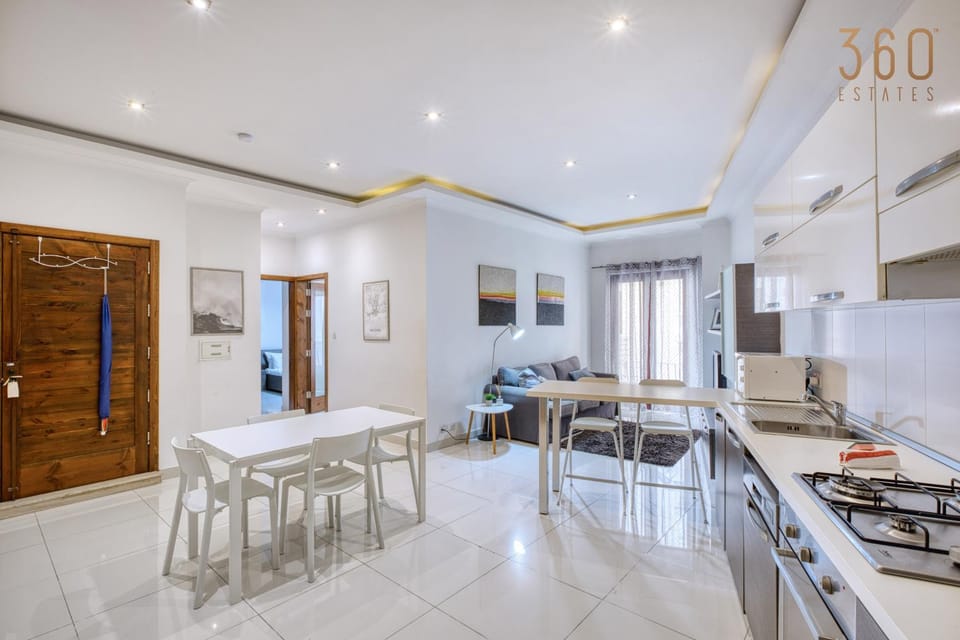Kitchen or kitchenette, Living room, Seating area