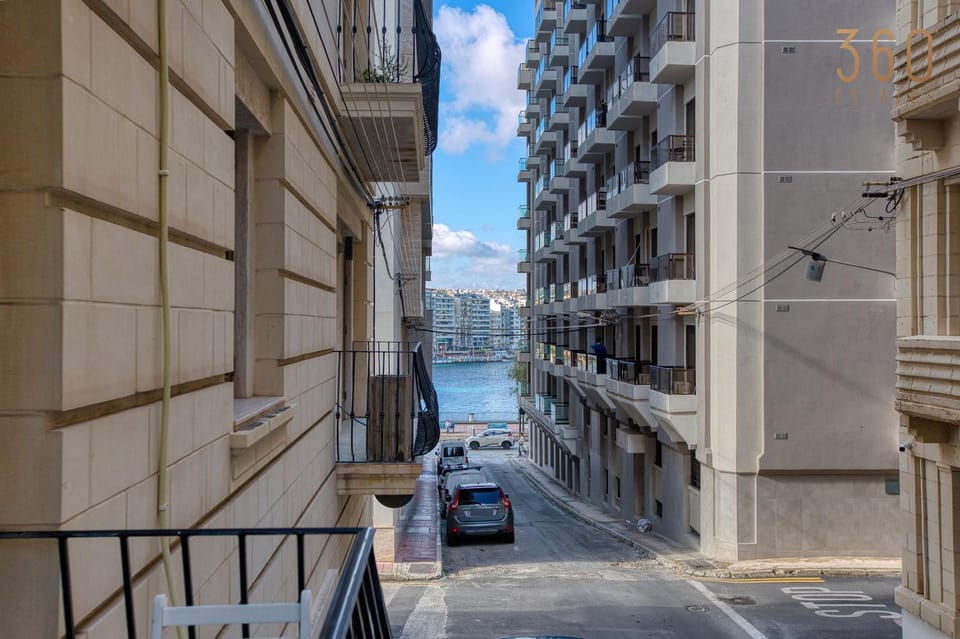 Natural landscape, City view, Lake view, Street view, Location, Parking