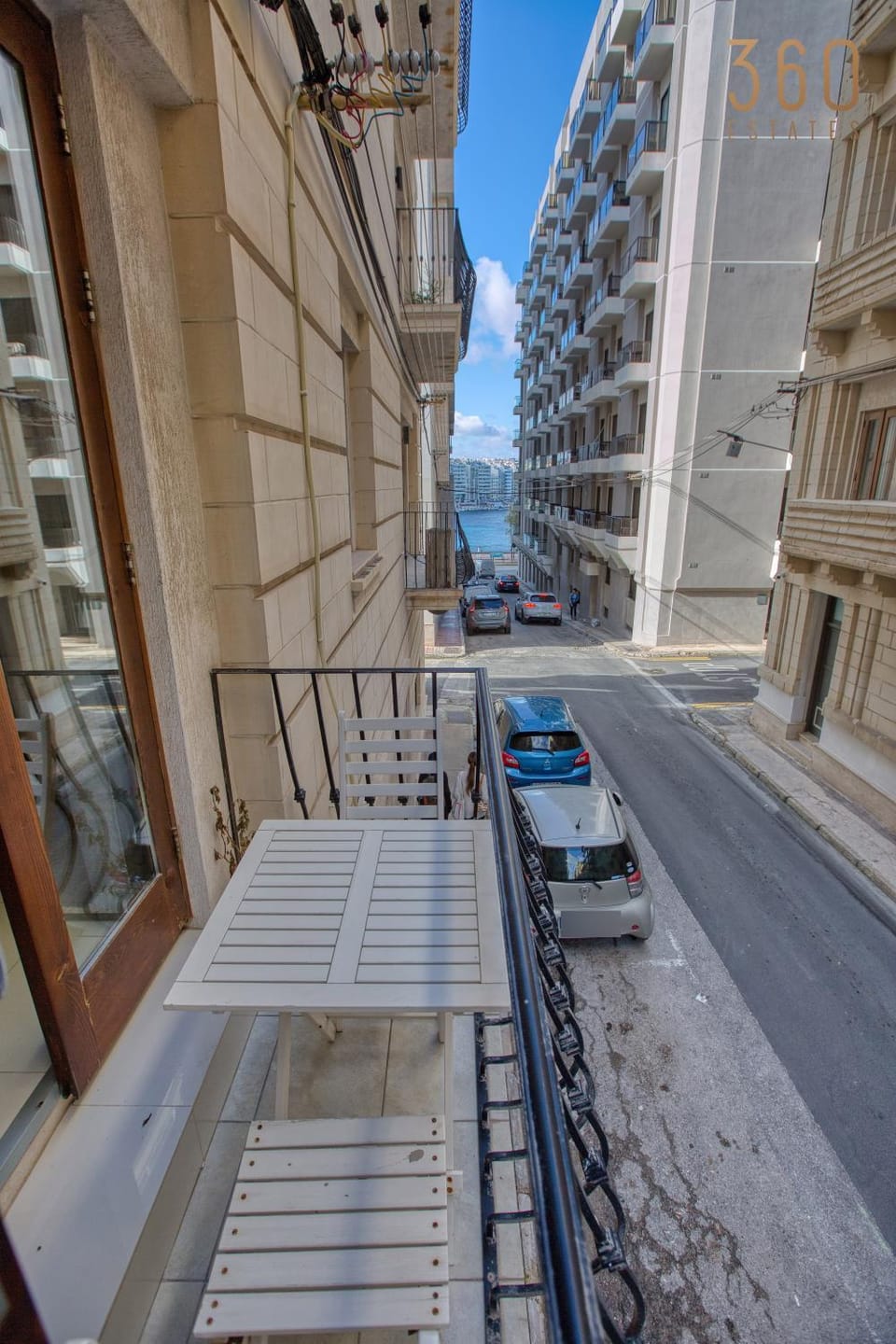Property building, Day, Neighbourhood, Balcony/Terrace, City view, Location