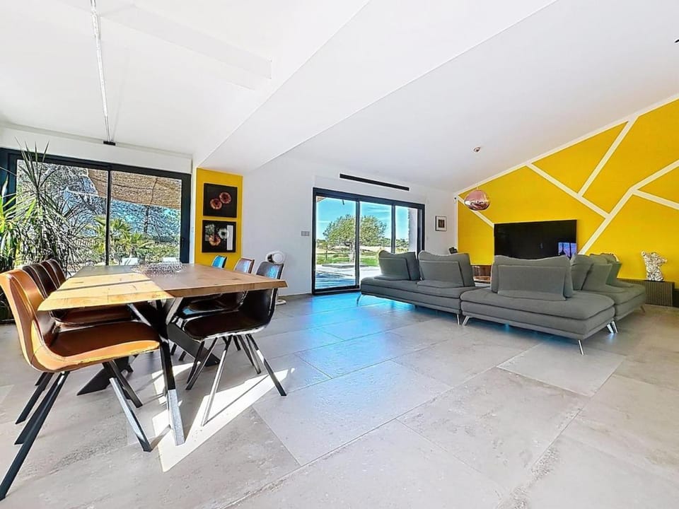 Superbe villa moderne avec vue sur la Sainte Victoire Villa in Cabriès