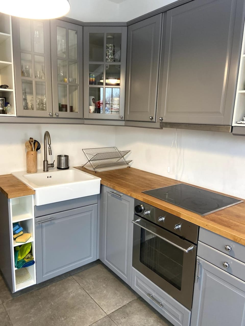 Kitchen or kitchenette, Kitchen or kitchenette, oven