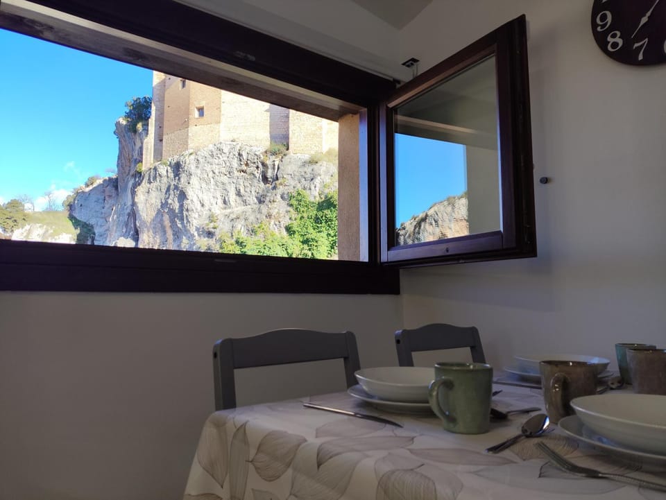 Dining area, Mountain view