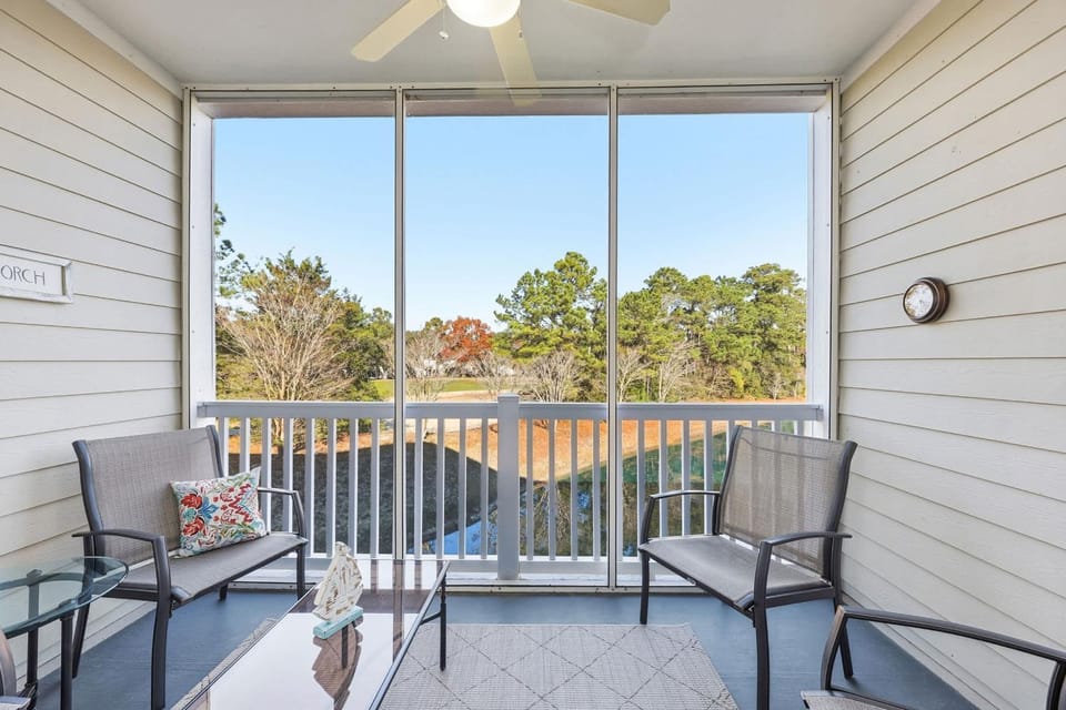 Lakeside at Top Resort w Giant Pool Oasis and Golf House in North Myrtle Beach