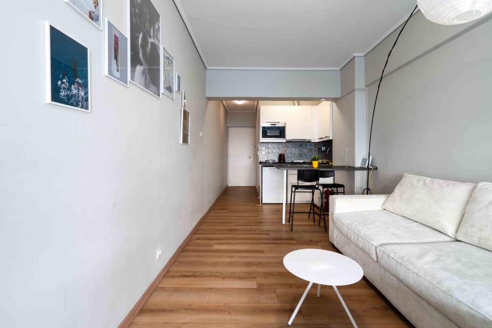 Kitchen or kitchenette, Seating area, Dining area