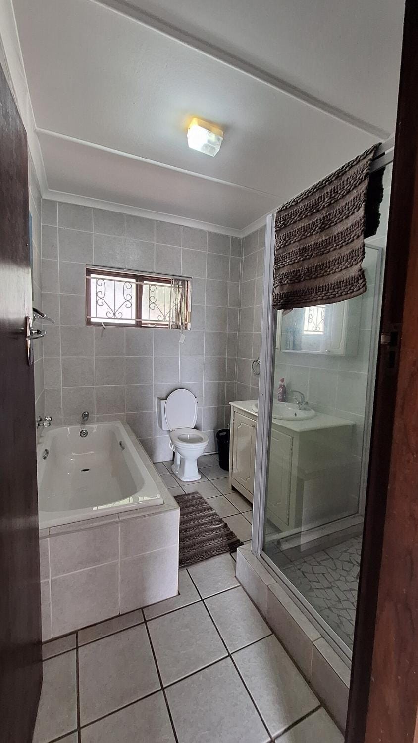 Oceans Rise 10-Sleeper Coastal Family Home in Pumula, KZN South Coast House in KwaZulu-Natal
