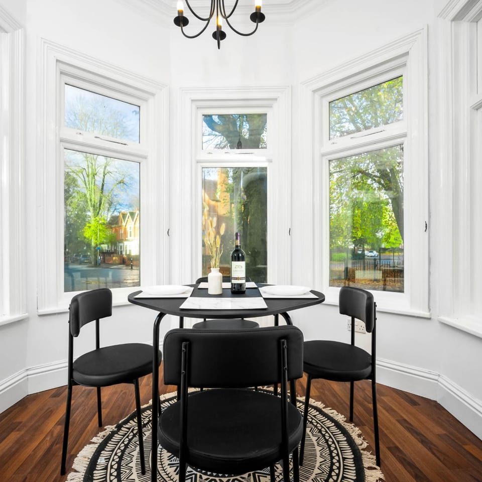 Seating area, Dining area