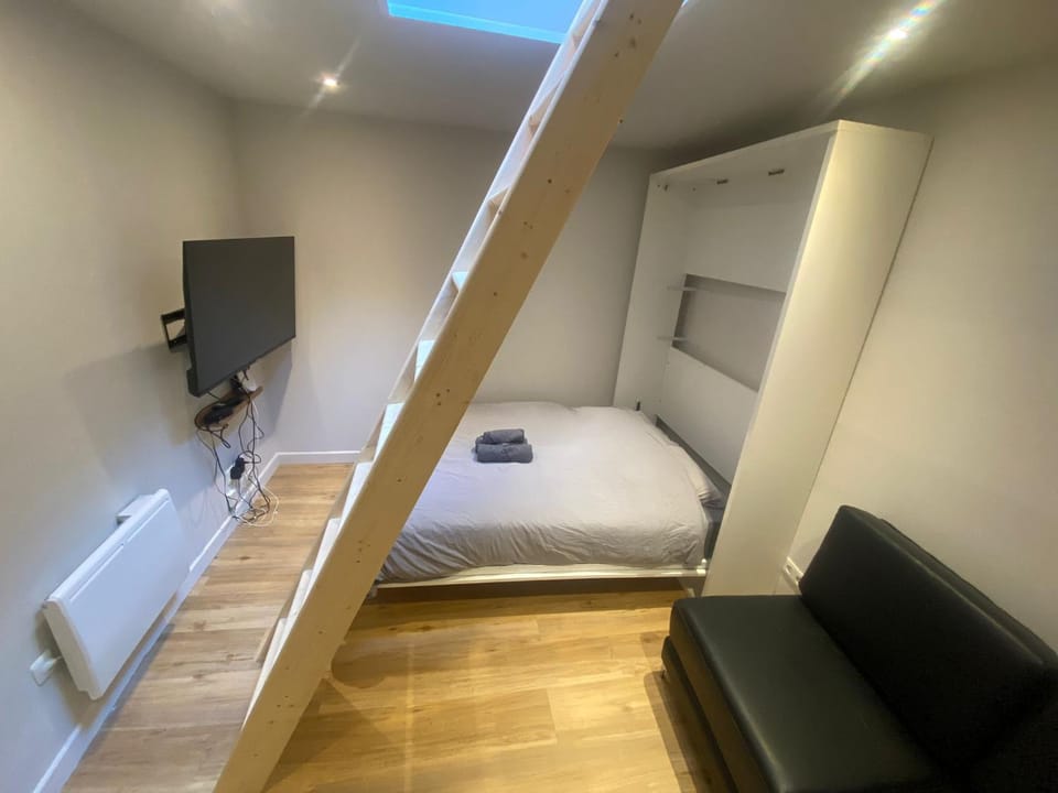 Seating area, Bedroom