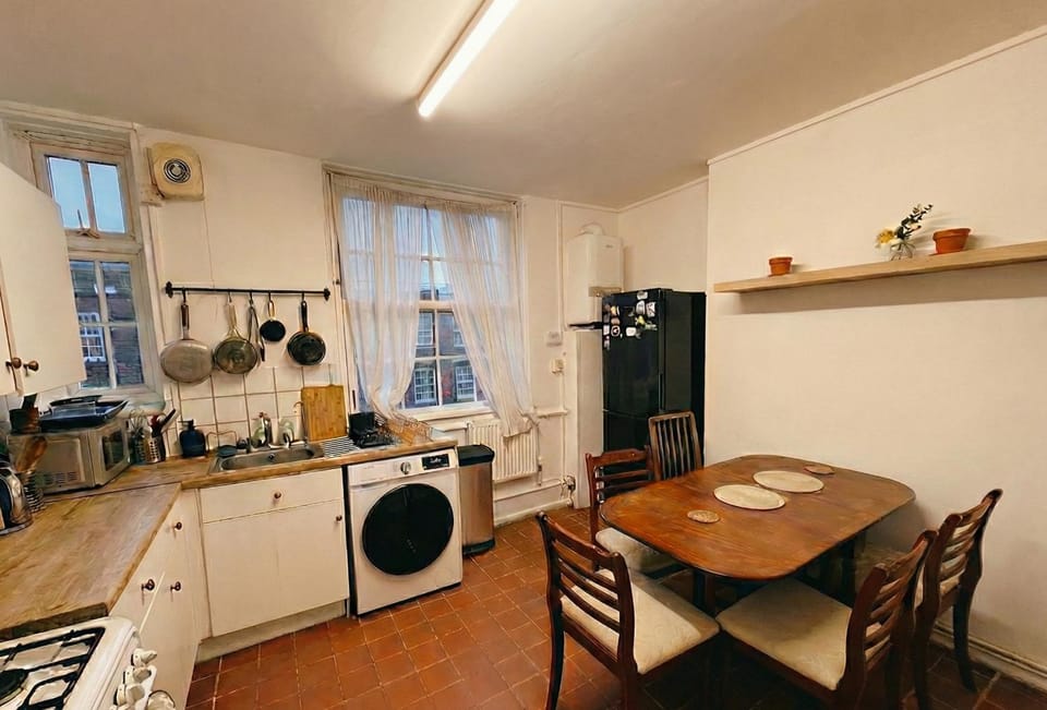 Kitchen or kitchenette, Dining area, dishwasher