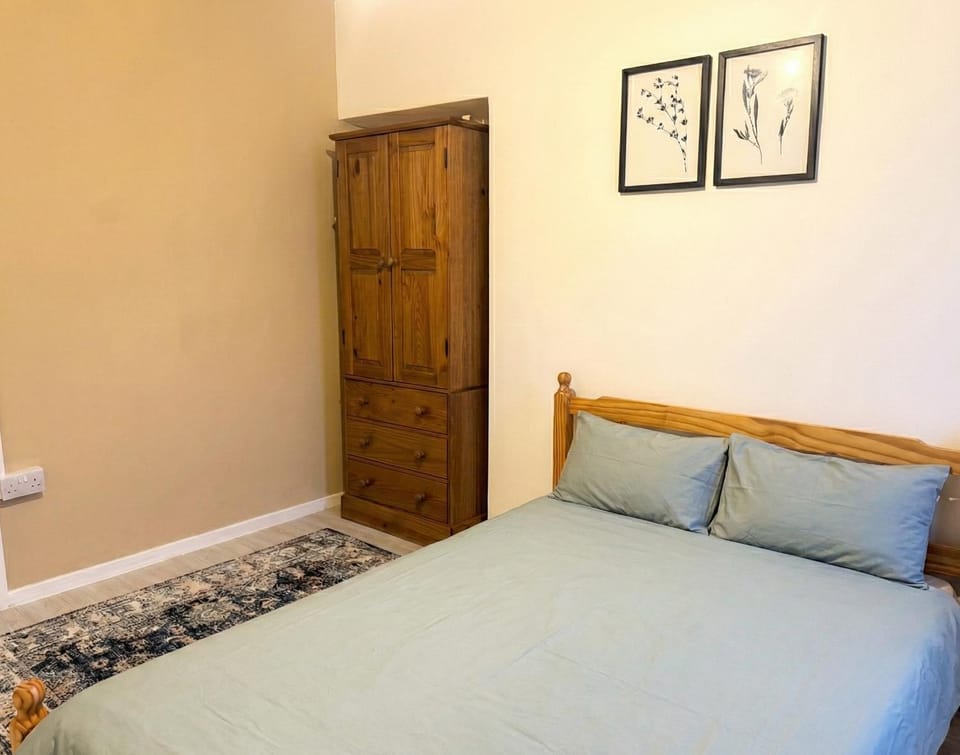 Bedroom, wardrobe