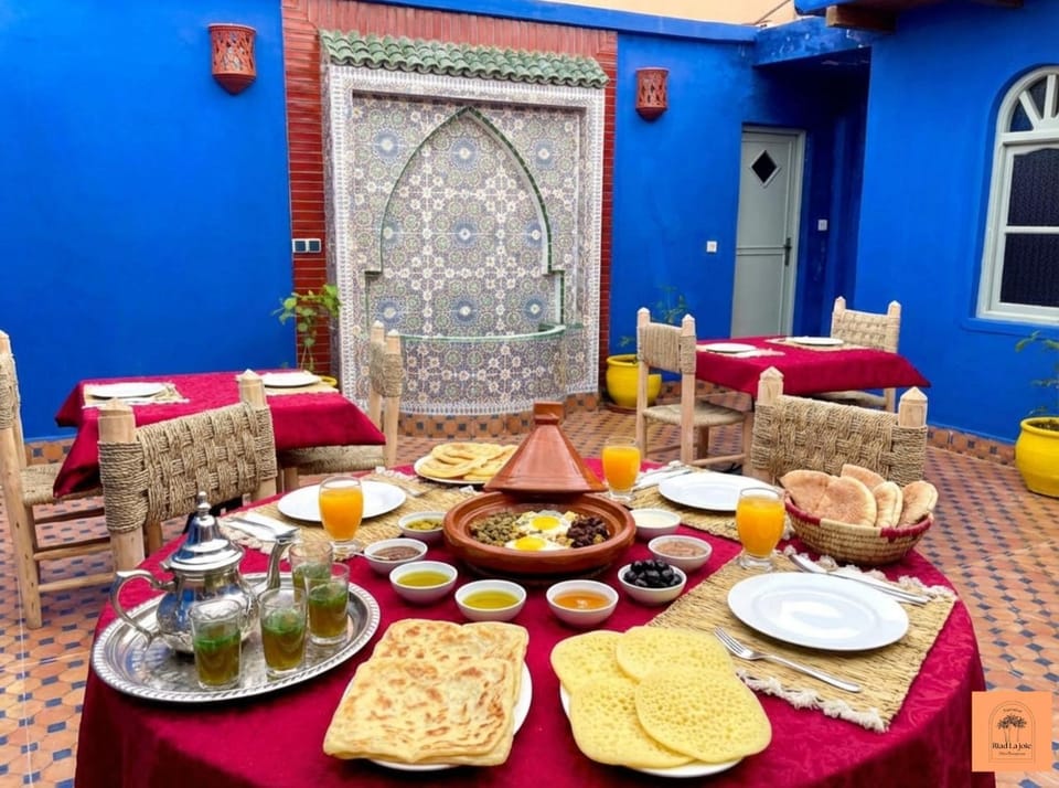 Dining area, Breakfast, Drinks