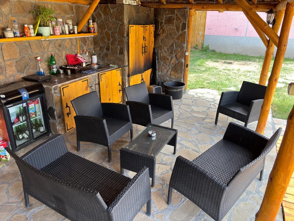 Patio, BBQ facilities, Food and drinks