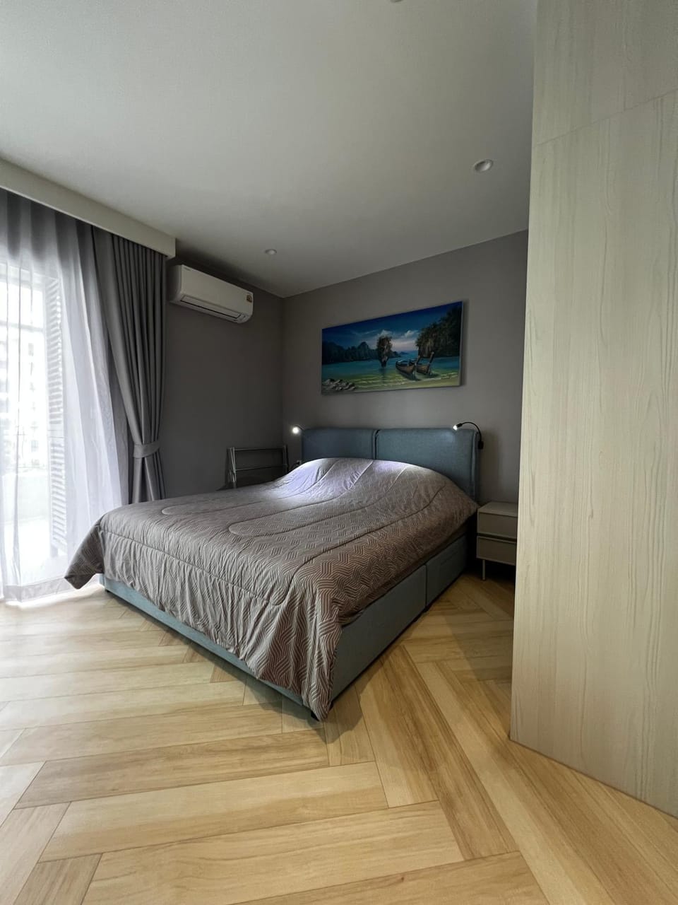 Bed, Photo of the whole room, air conditioner