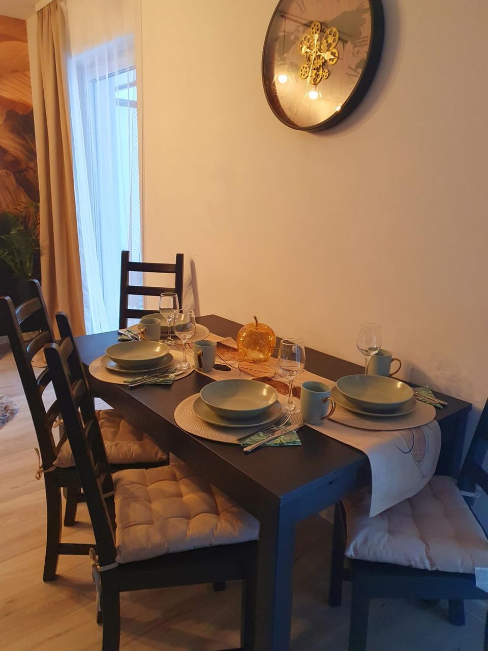 Living room, Seating area, Dining area, Food