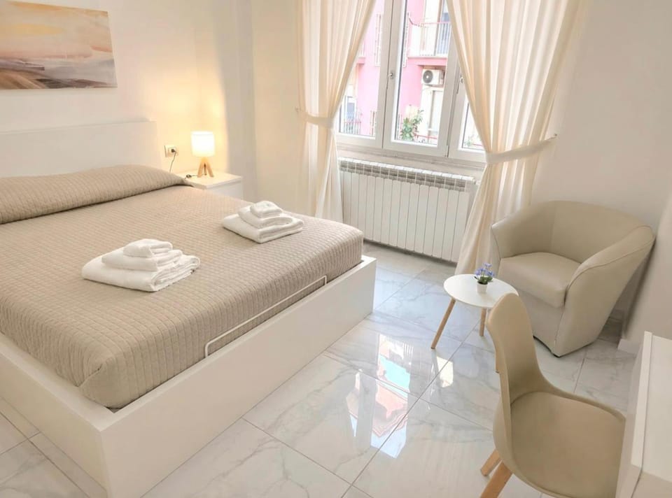 Photo of the whole room, Seating area, Bedroom, towels