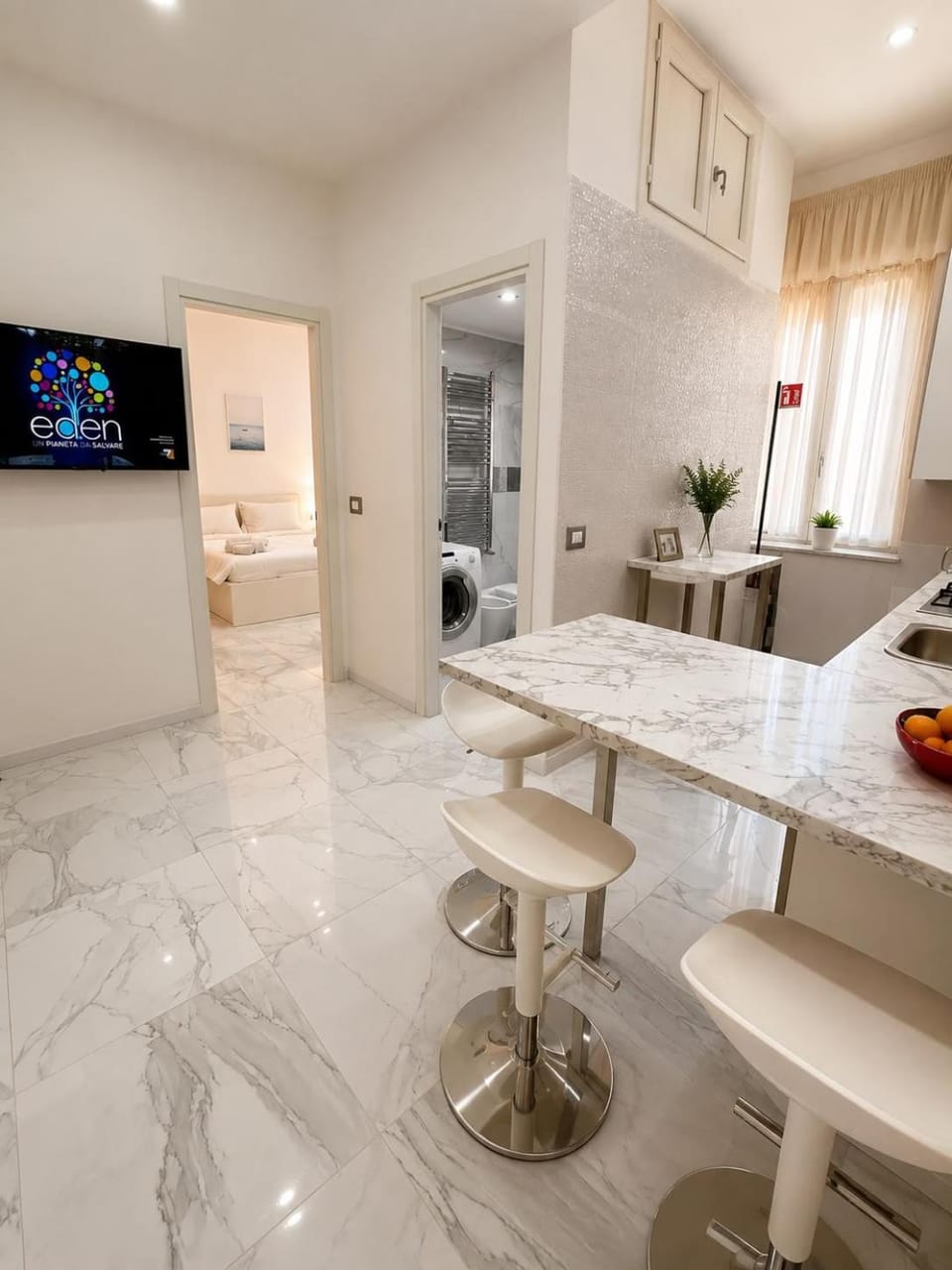 TV and multimedia, Seating area, air conditioner