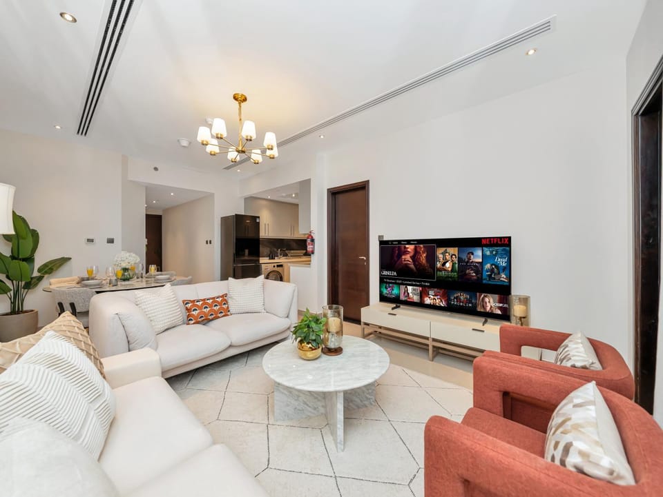 Communal lounge/ TV room, TV and multimedia, Kitchen or kitchenette, Living room, Food and drinks, Seating area, Dining area, Evening entertainment, Drinks