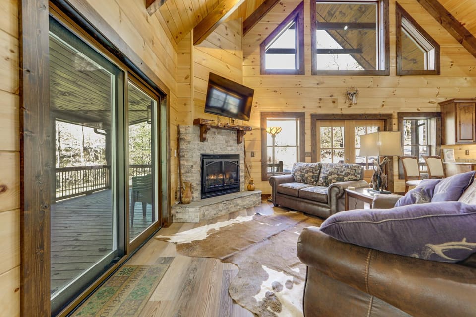 Riverfront Cabin w/ Mtn Views in Robbinsville Cabin in Cheoah