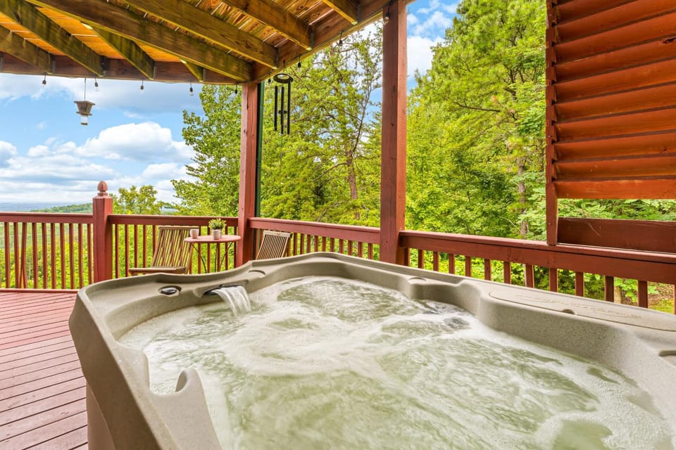 Cozy Mtn Cabin Sleeps 10 - Stunning Views - Games Cabin in Sevier County