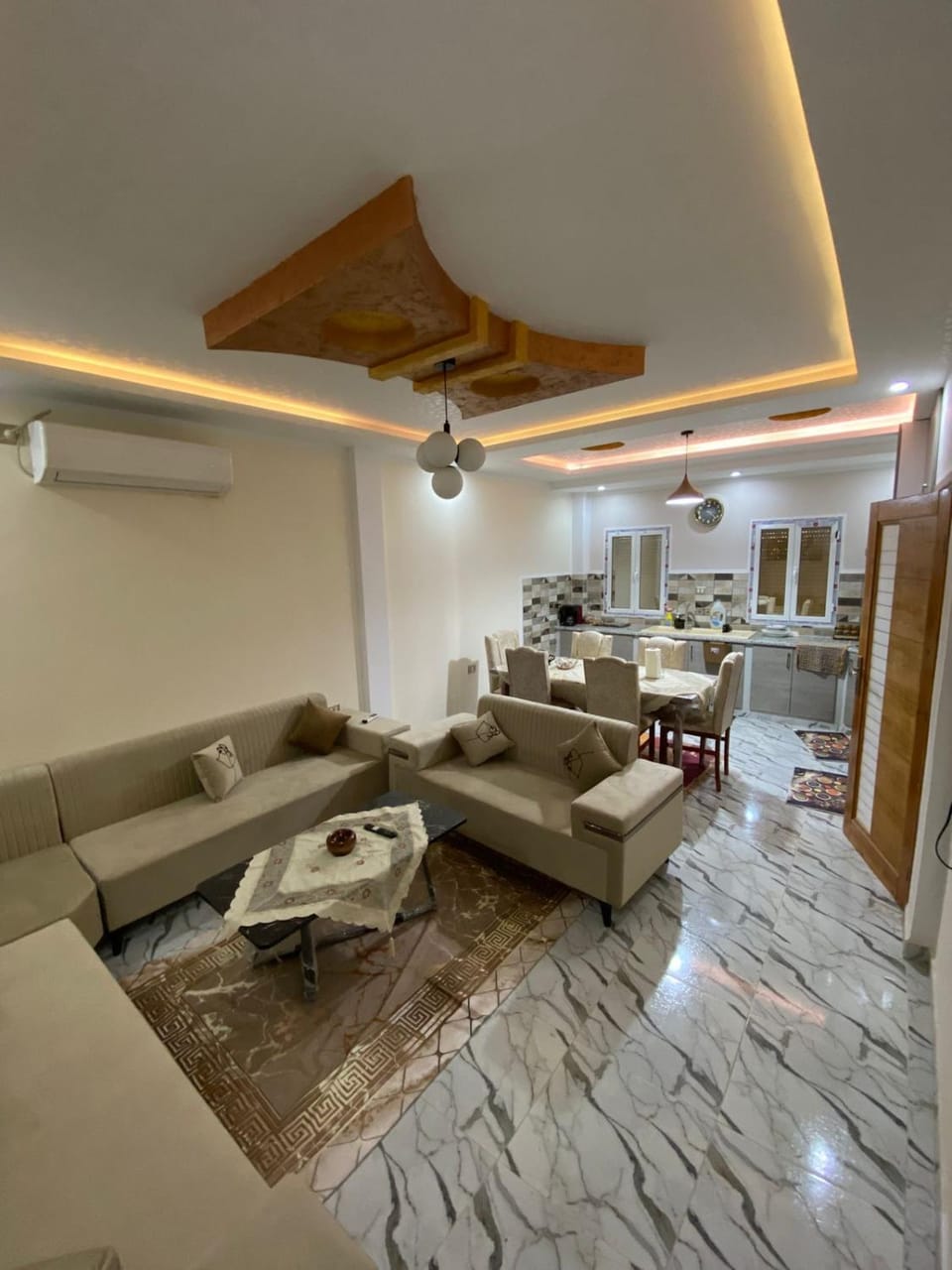 Living room, Seating area