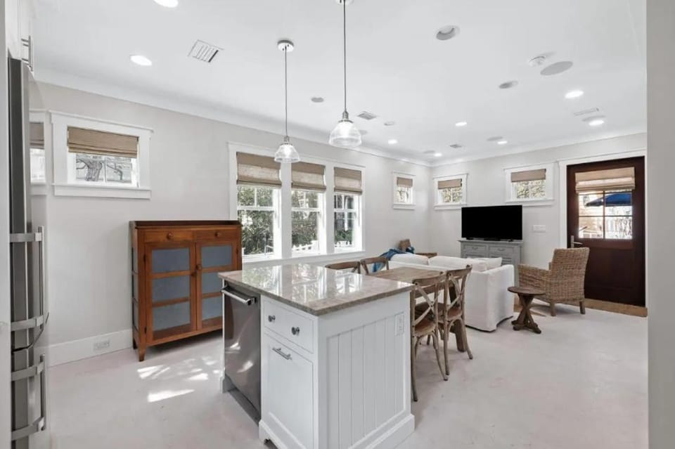 Sea La Vie Seaside Carriage House House in Seaside