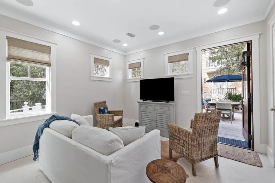 Sea La Vie Seaside Carriage House House in Seaside