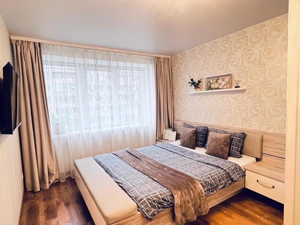 Bed, TV and multimedia, Photo of the whole room, Bedroom